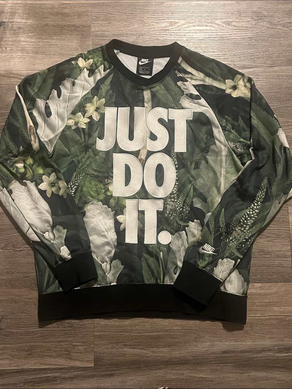 Nike Men’s Green Floral 'Just Do It.' Crewneck Sweatshirt